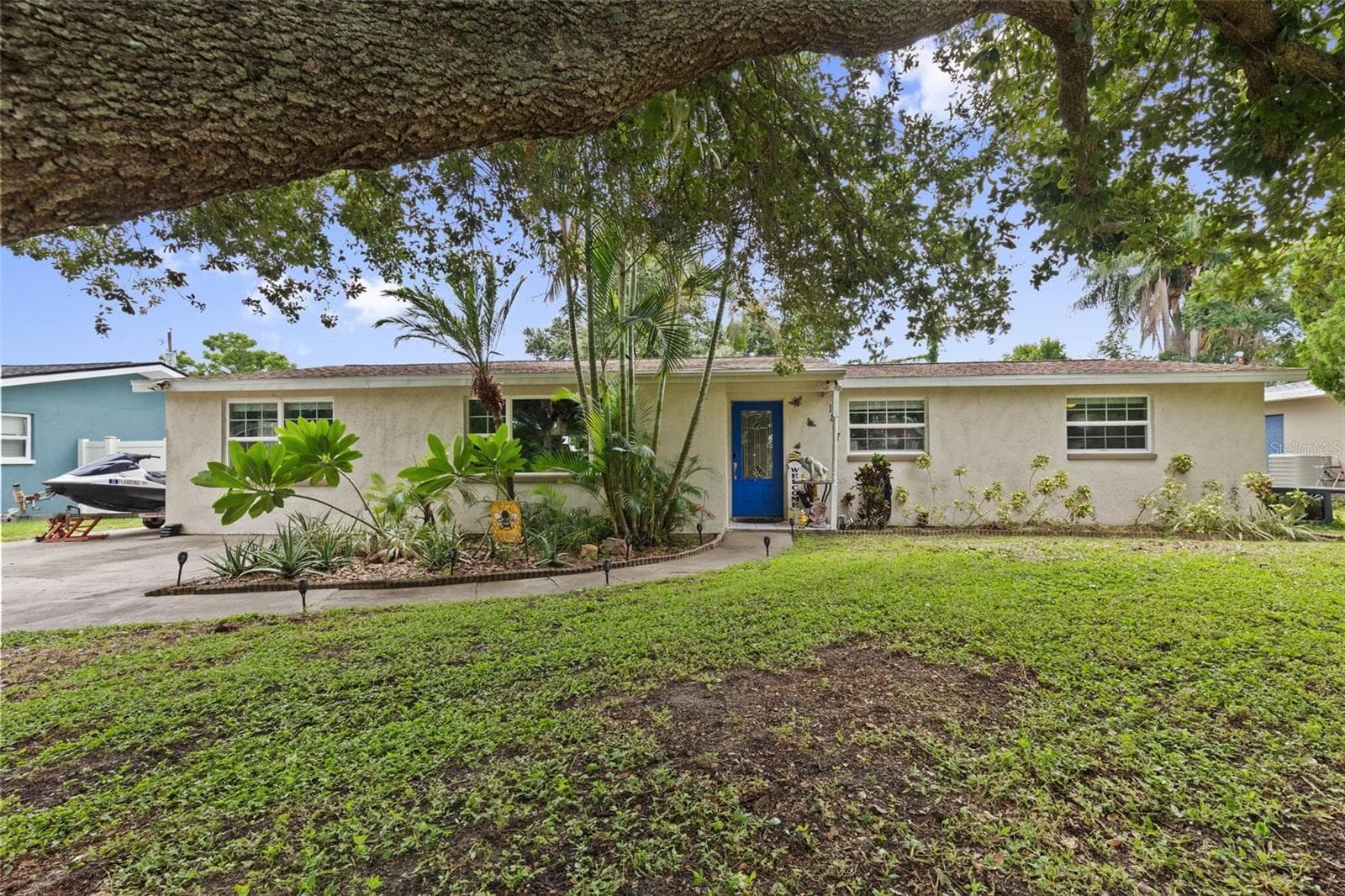 1807 Carlton Dr photo 2