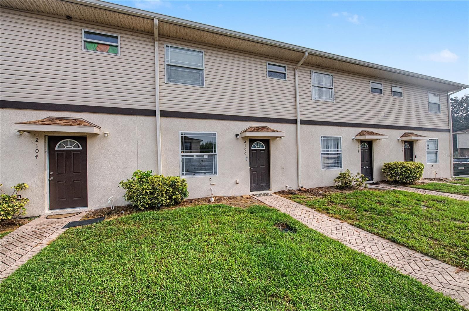 2106 Pine Chace CT photo 2