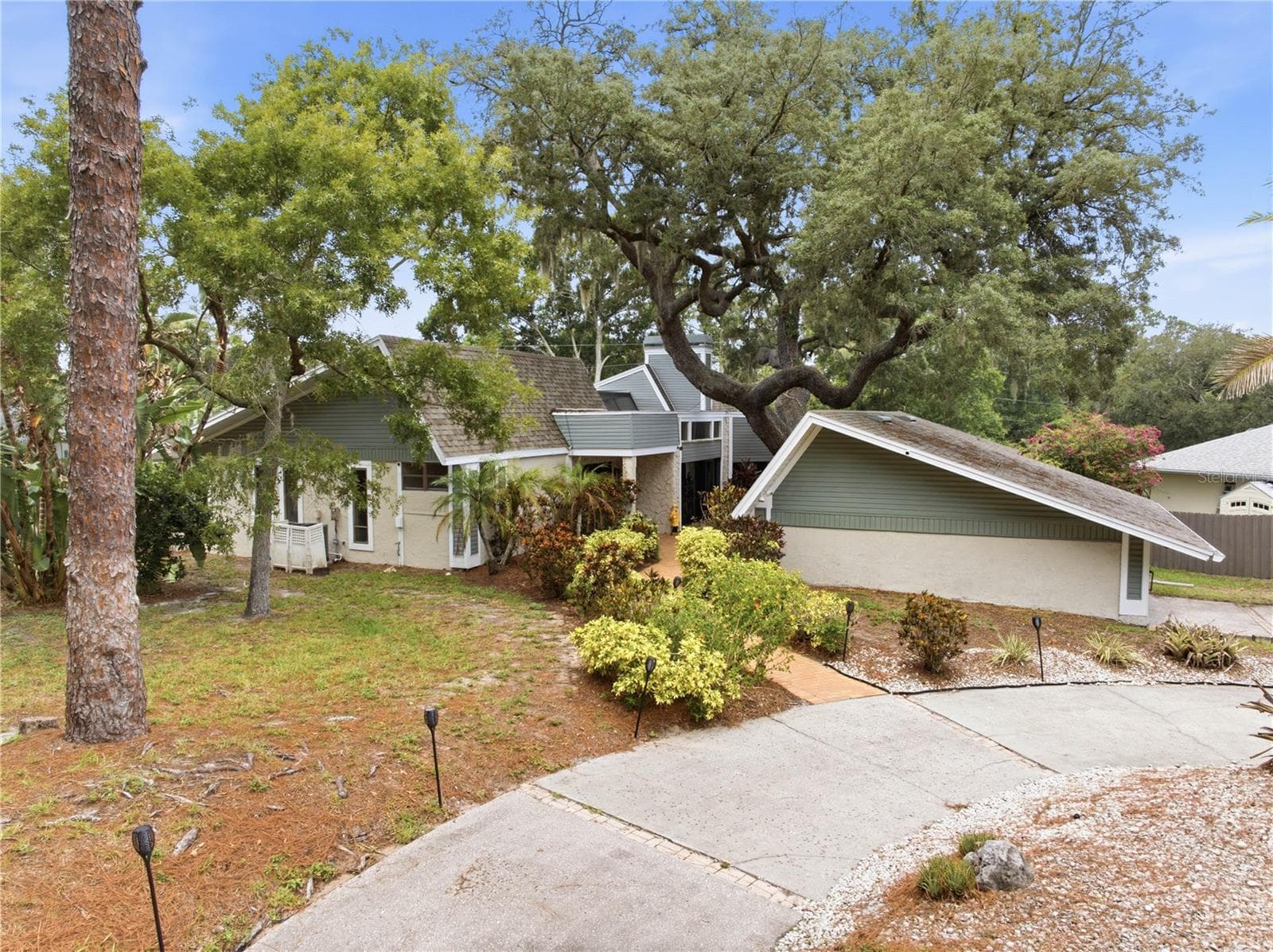 2860 Briarwood Ln photo 4