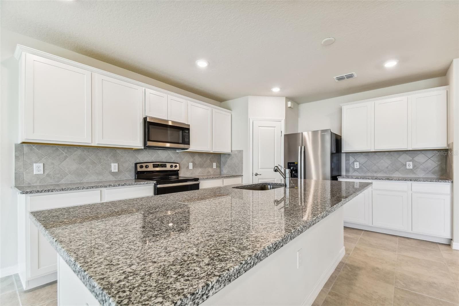 13718 Evergreen Valley Dr photo 3