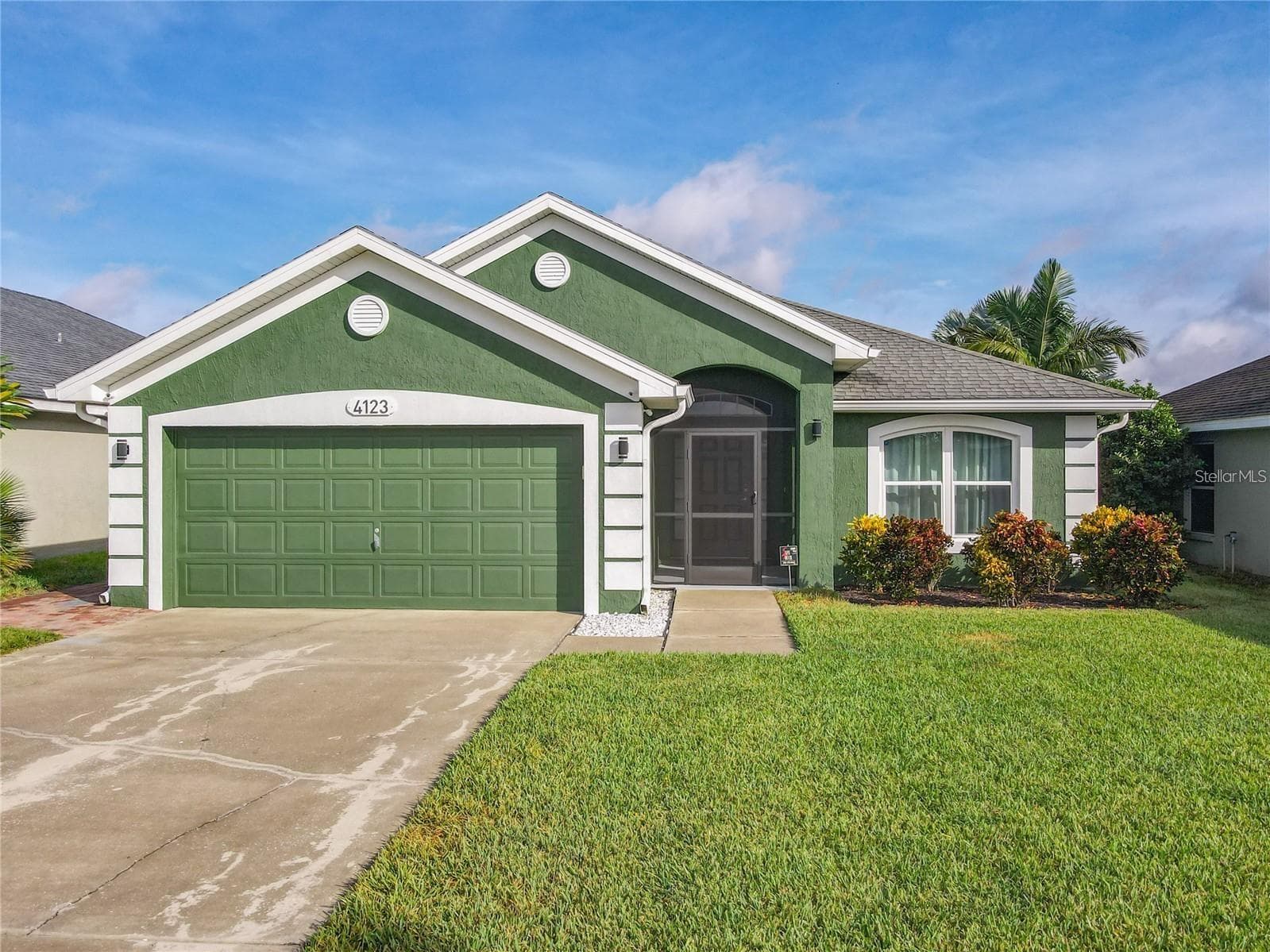 4123 Island Lakes Dr photo 2