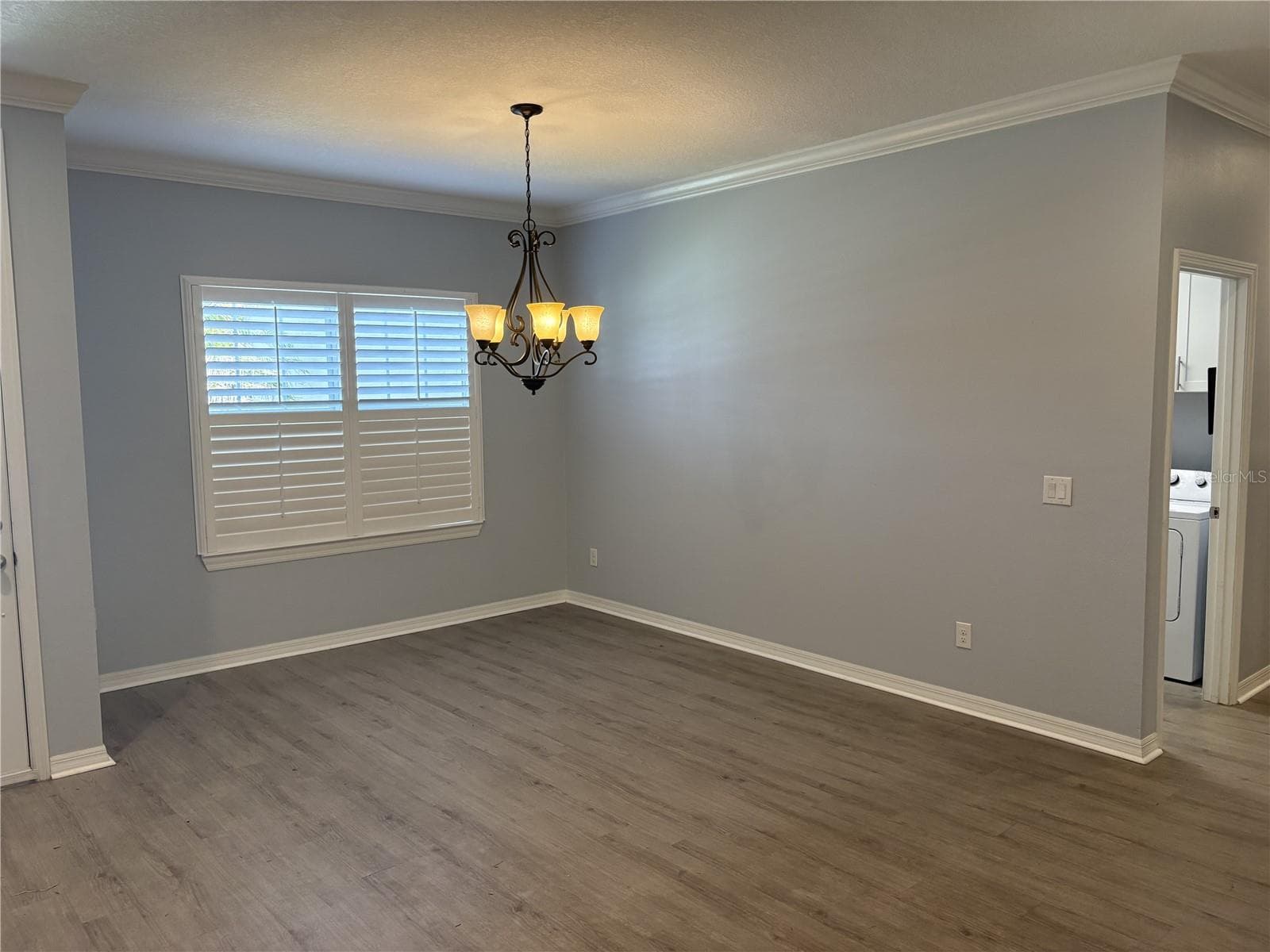 2118 Edgewater Cir photo 3