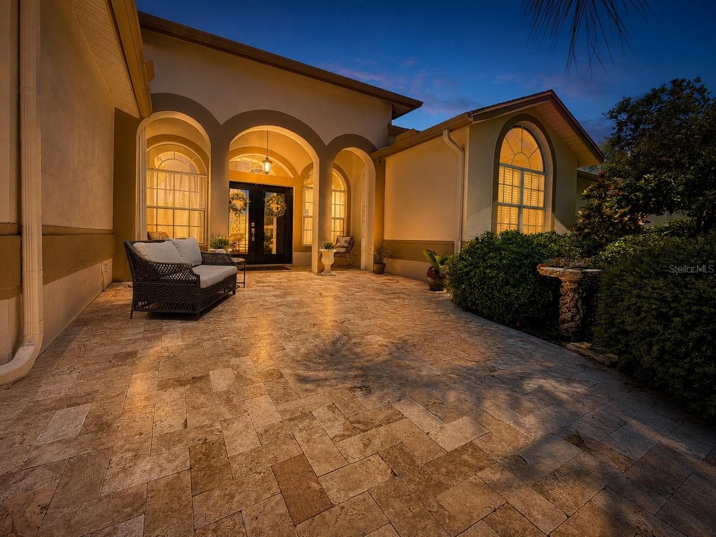 2093 Swan Ln photo 3