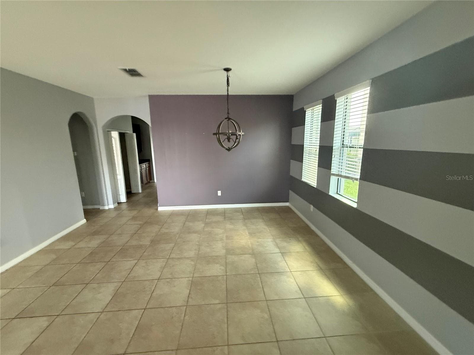 1890 Altavista Cir photo 2
