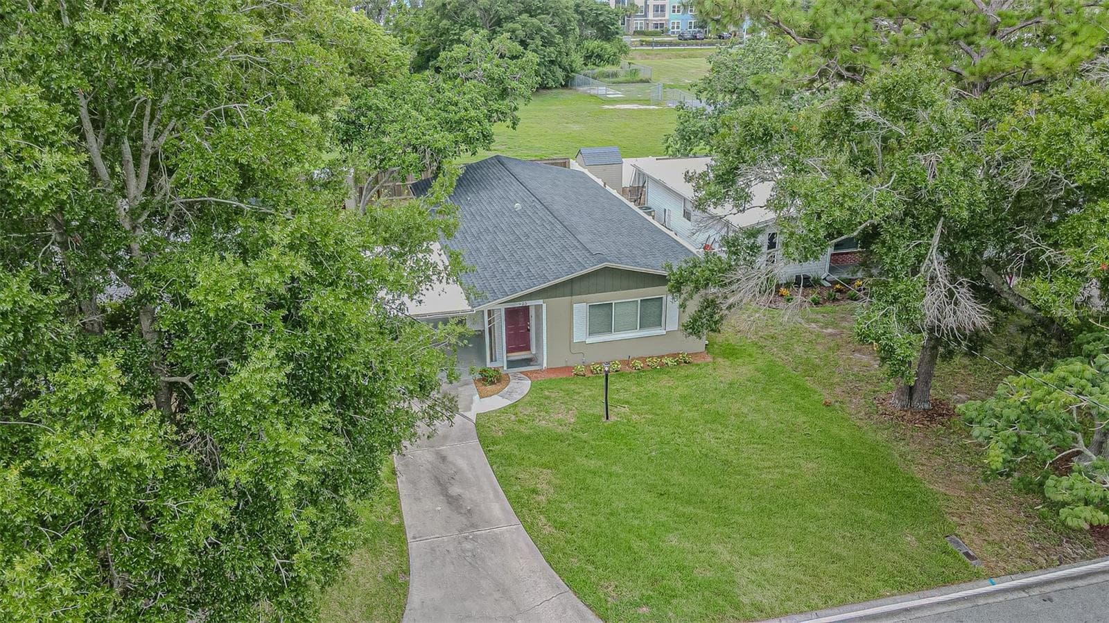 925 Cedarwood Ave photo 3