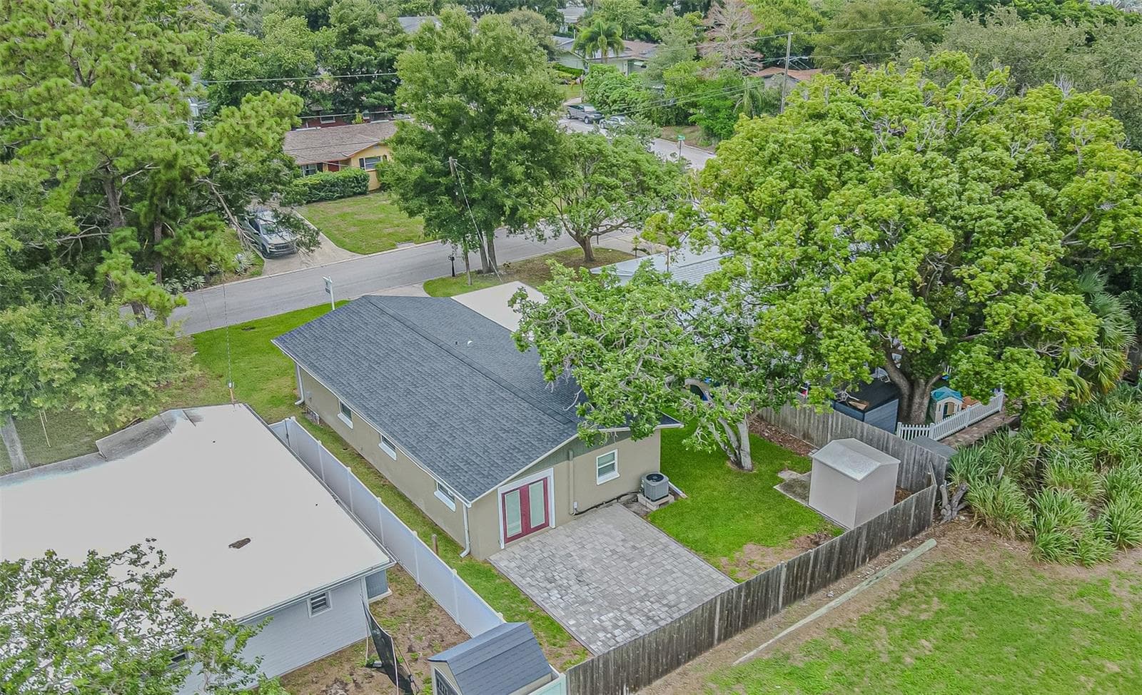 925 Cedarwood Ave photo 4