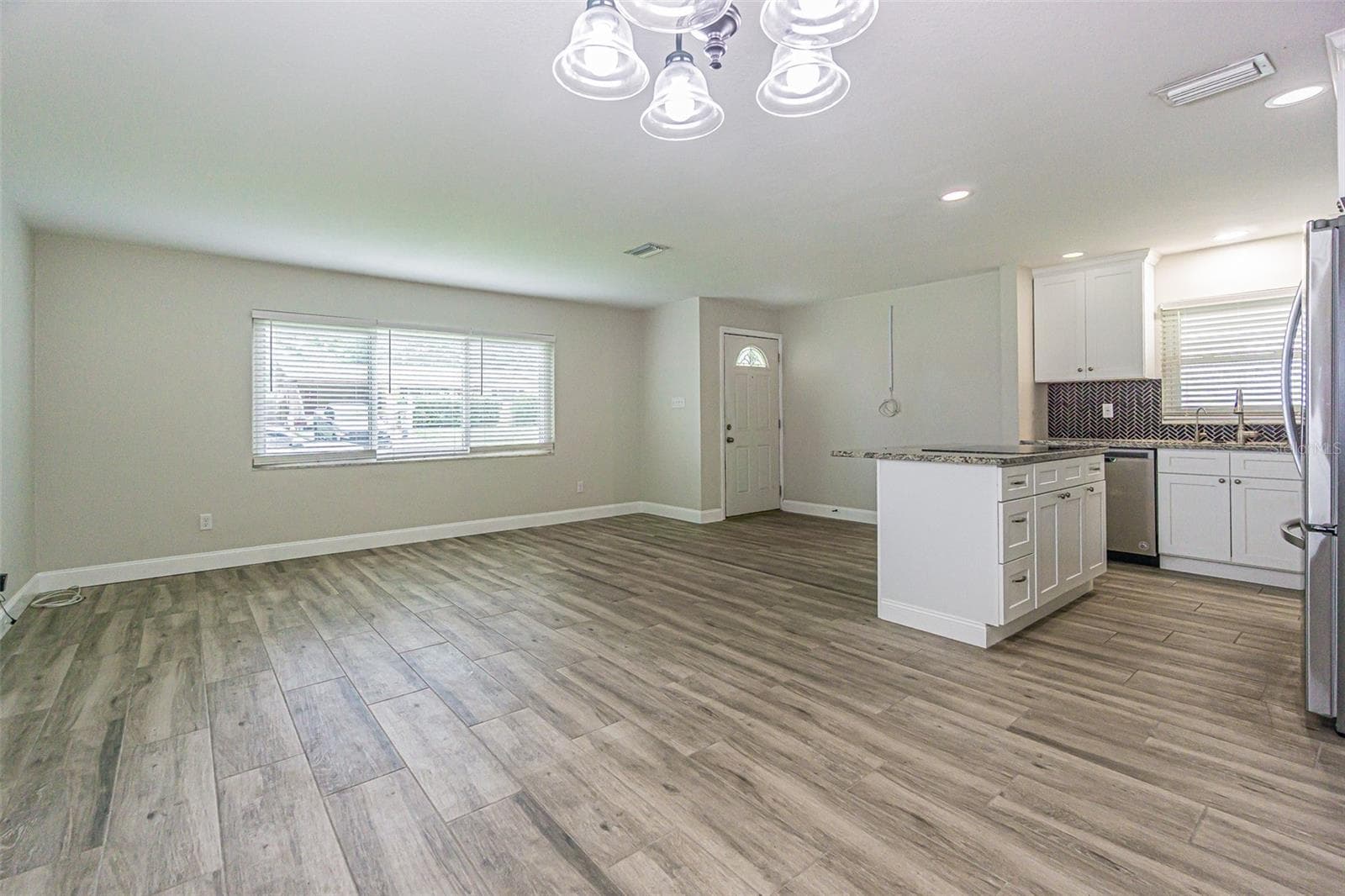 925 Cedarwood Ave photo 5