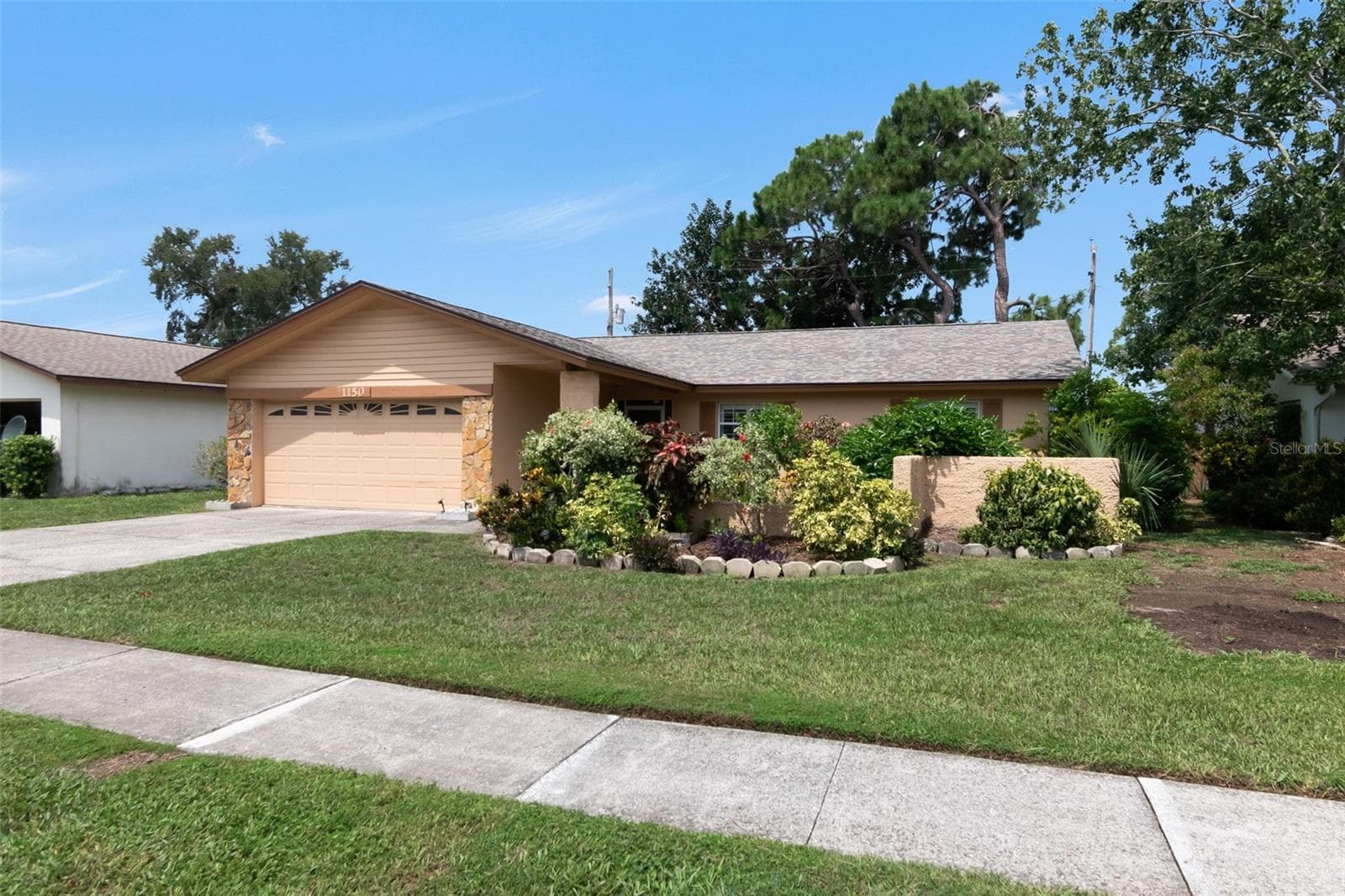 1150 Brook Dr W photo 2