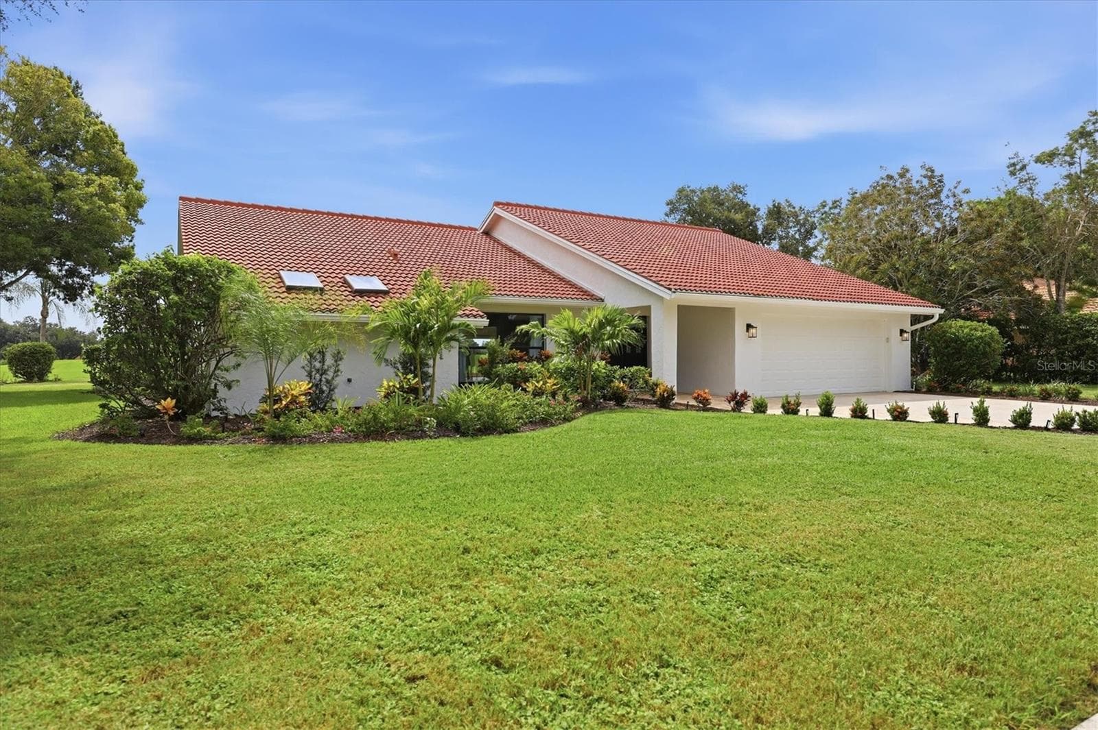 8822 Misty Creek Dr photo 2