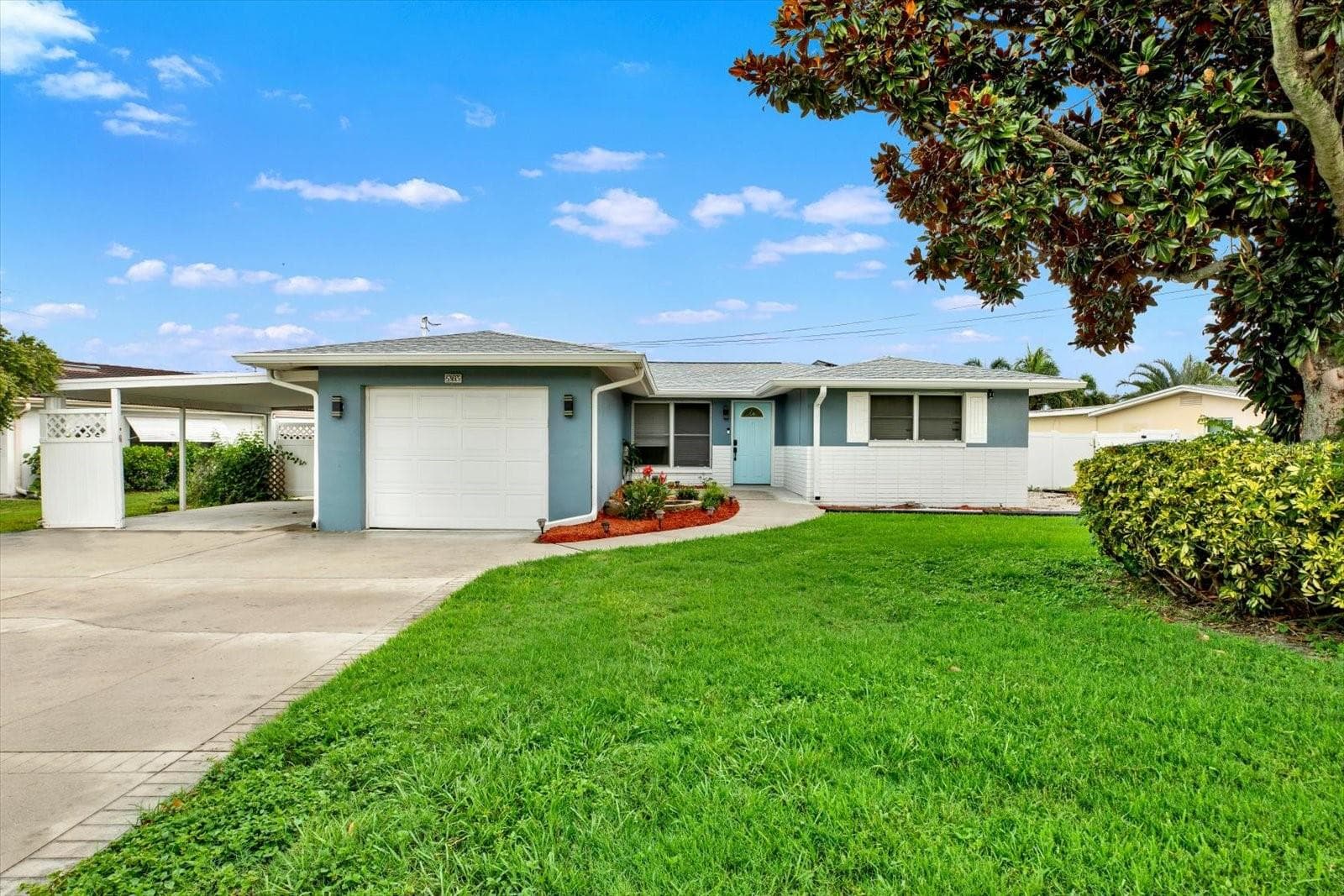 5995 Blossom Lake Dr photo 2