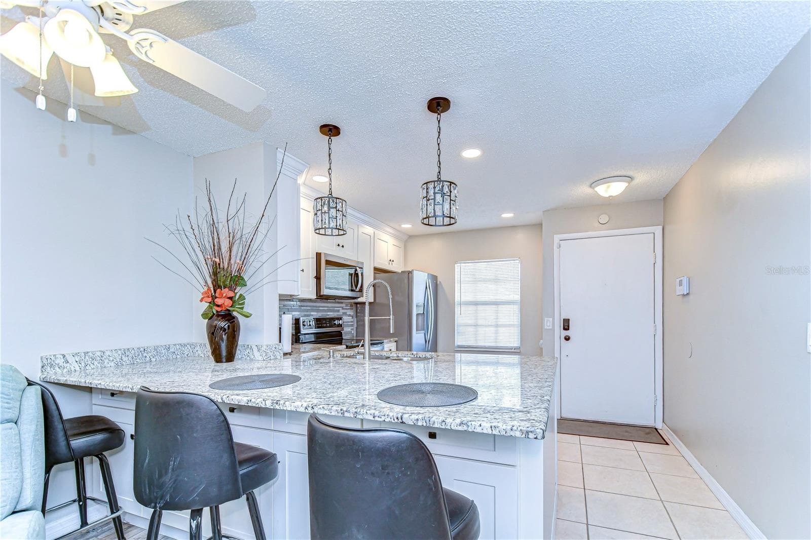 13870 Oakwood Ln #13870 photo 2