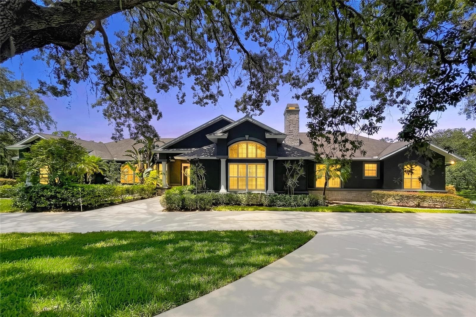 2918 Magnolia Trce photo 2