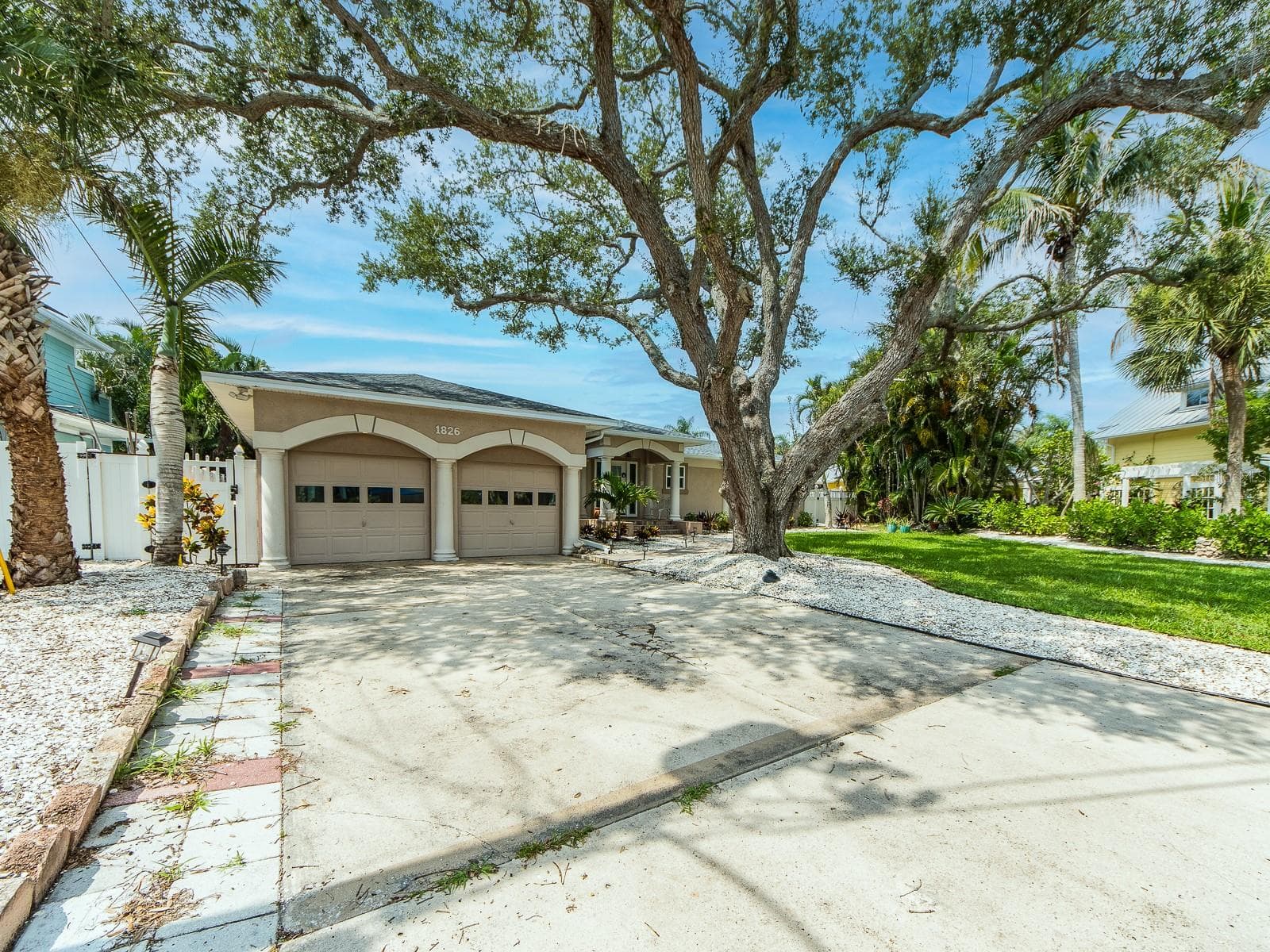 1826 Venetian Point Dr photo 2