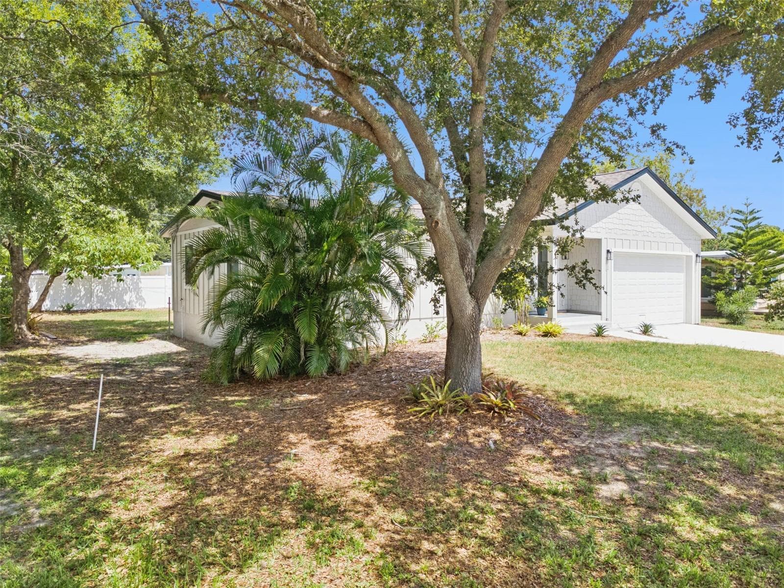 7211 Orpine Dr N photo 3