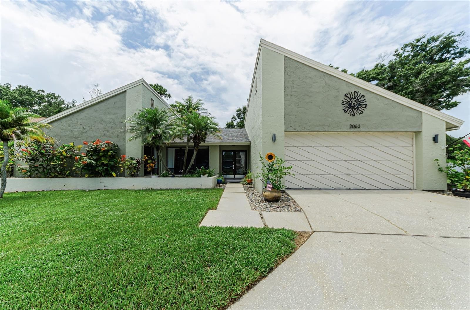 2063 Brookside Dr photo 2