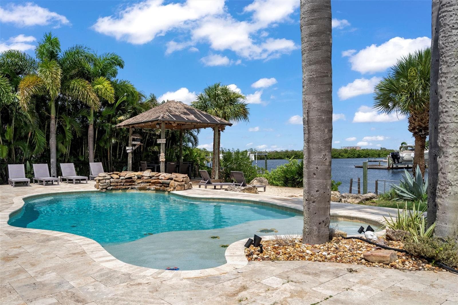 5548 Leeward Ln photo 4