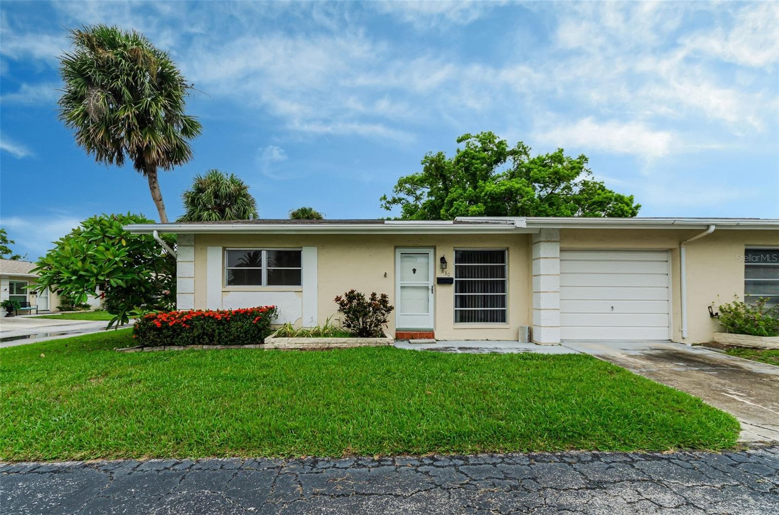 830 Cambridge CT photo 3