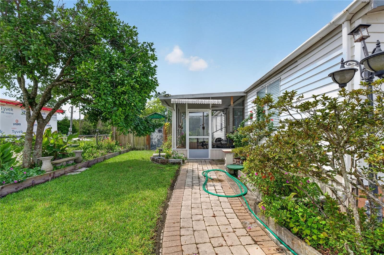 2558 McIntosh Dr photo 4