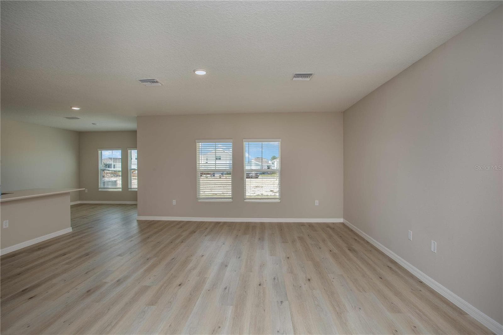 5390 San Pietro Dr photo 3