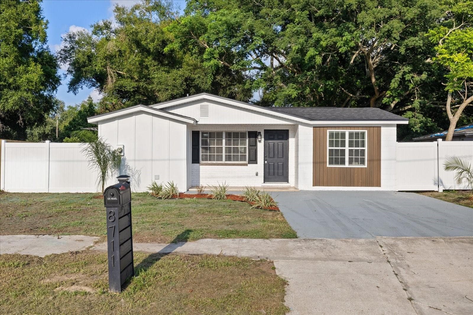 8711 N River Forest Cir photo 2