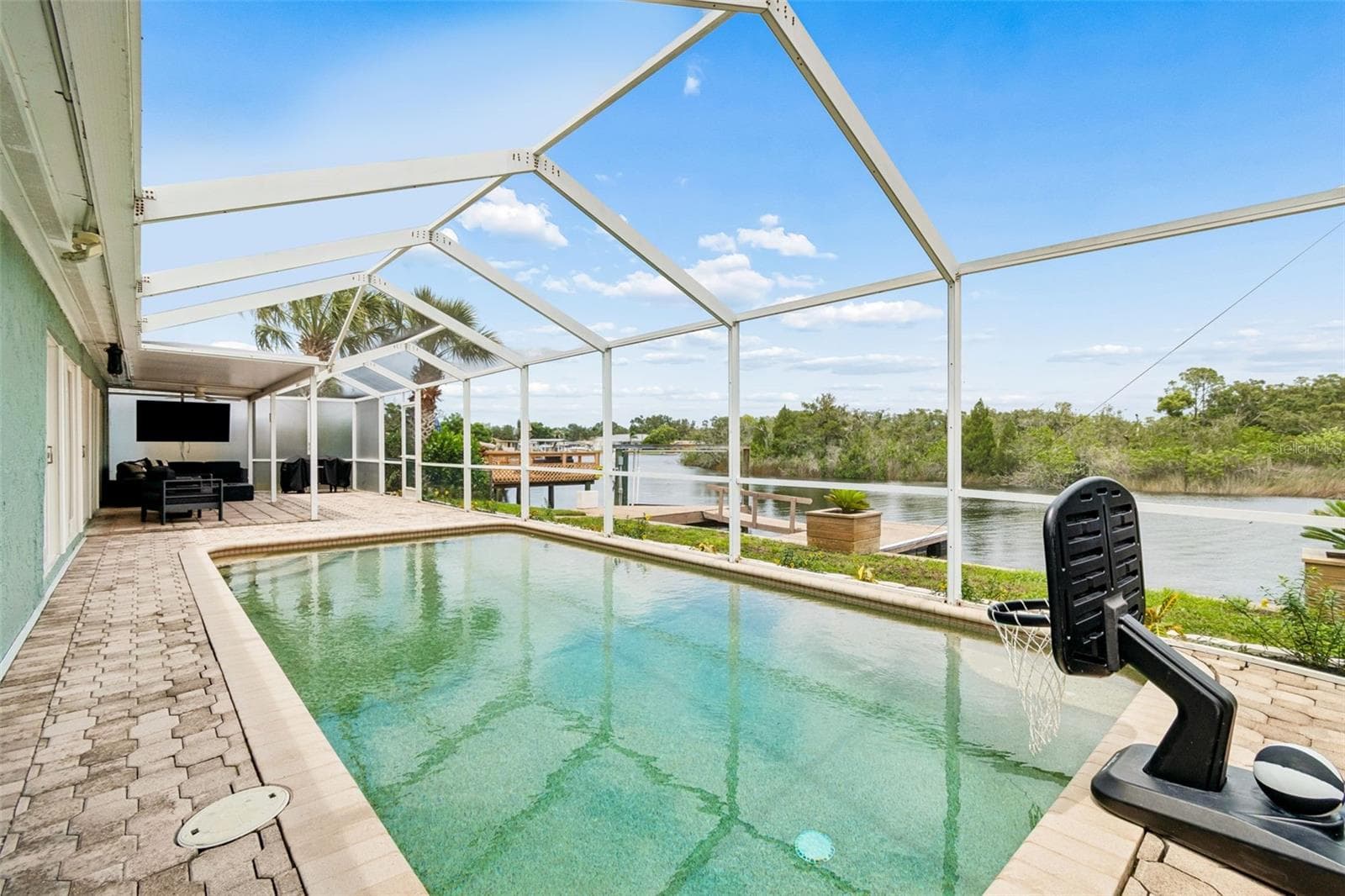 1166 Chancellor Dr photo 4