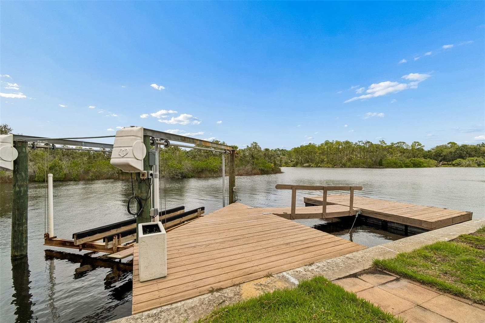 1166 Chancellor Dr photo 5