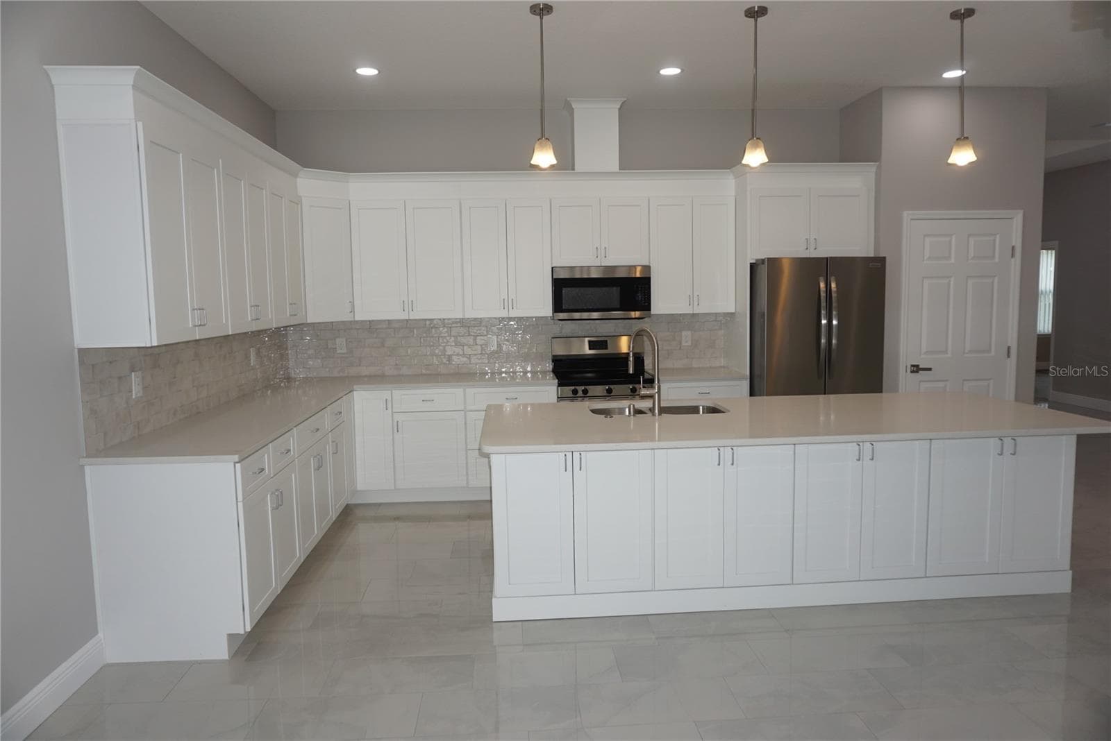 12572 Tree St photo 5