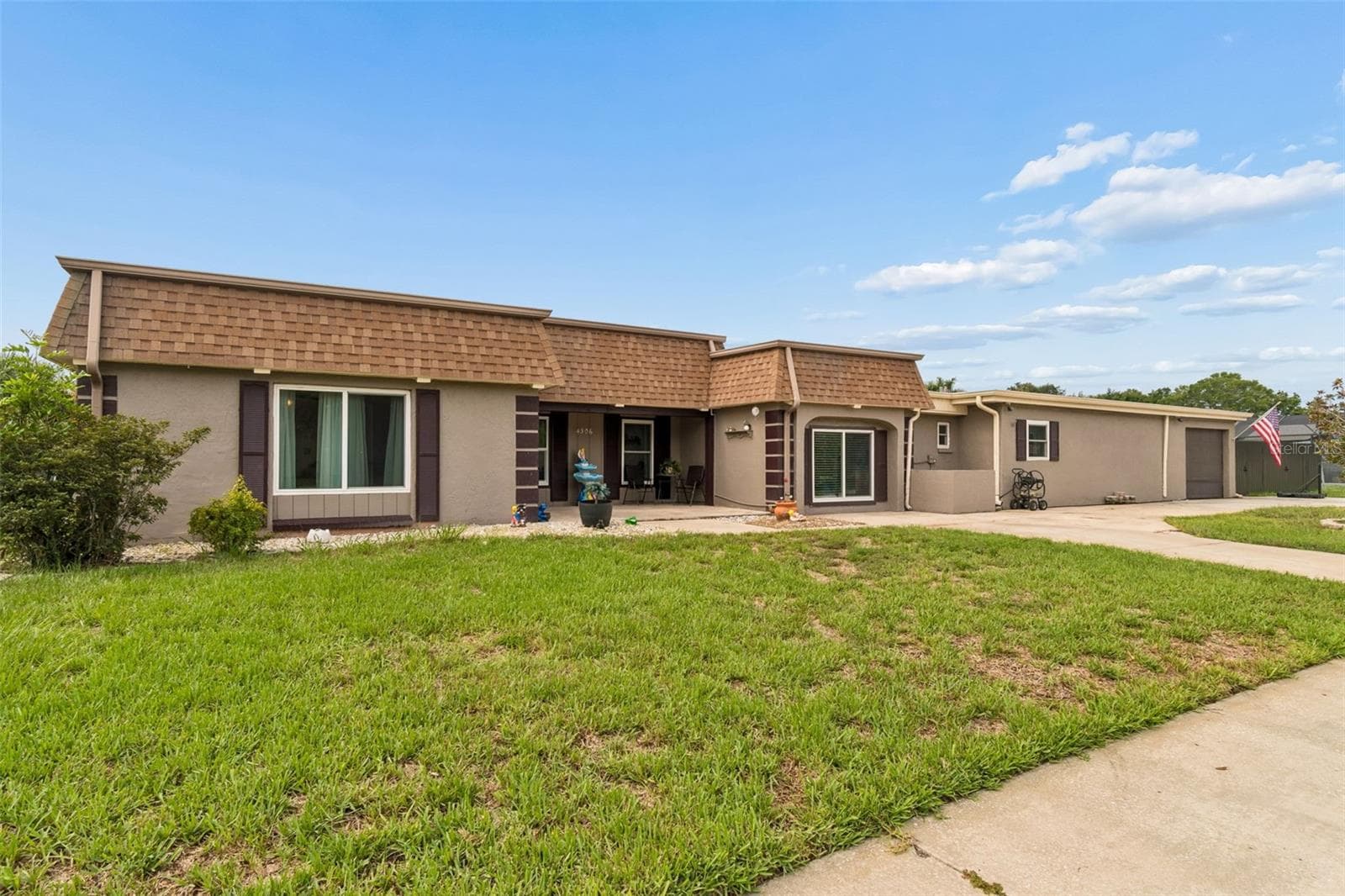 4306 Newbury Dr photo 2