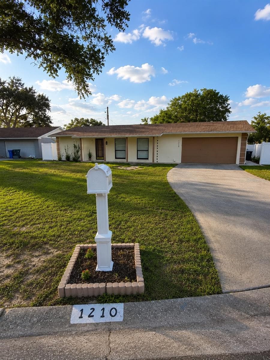1210 Branda Vista Dr photo 3