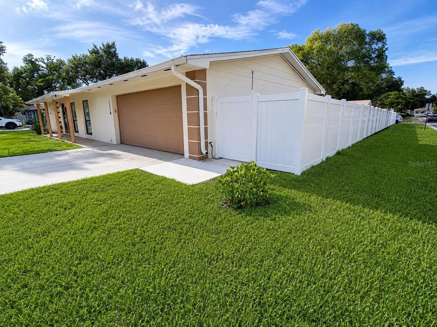 1210 Branda Vista Dr photo 4