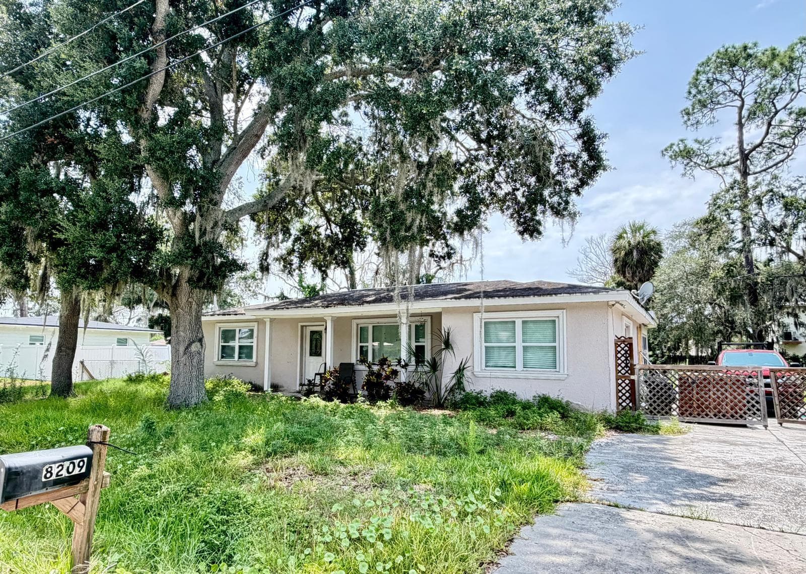 8209 Papaya St photo 2