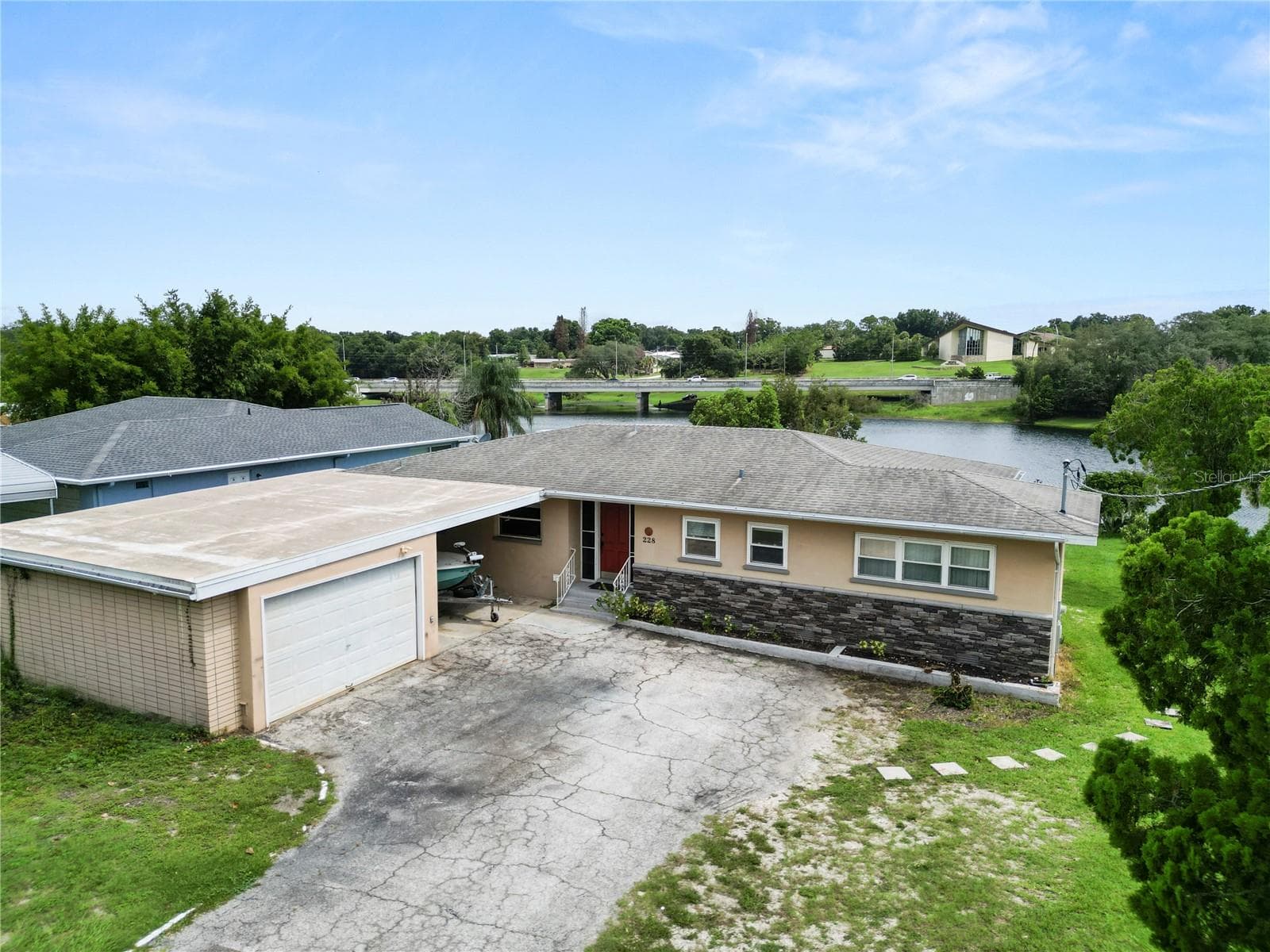228 W Lake Ina Dr photo 2