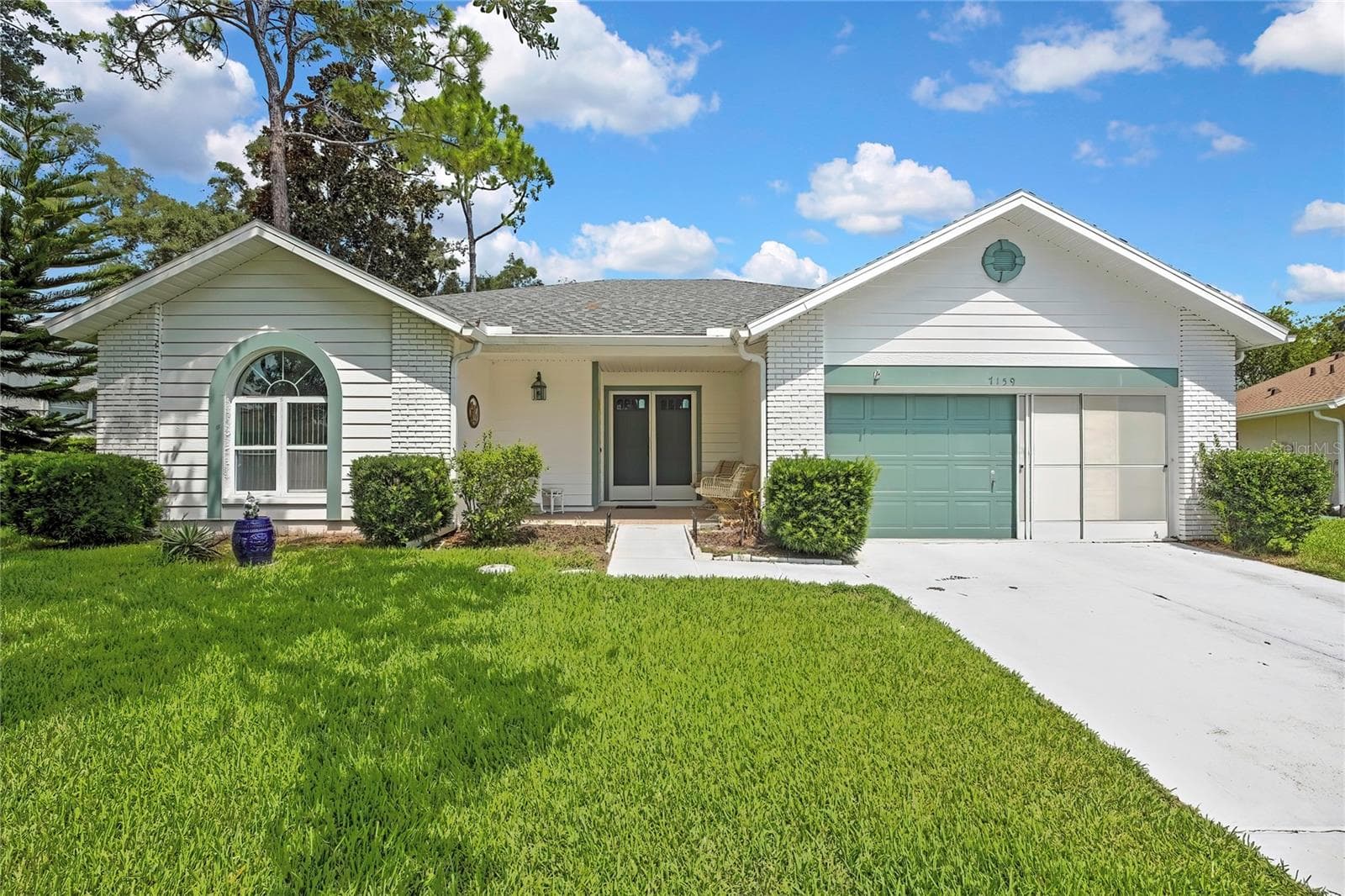 7159 Crown Oaks Dr photo 2