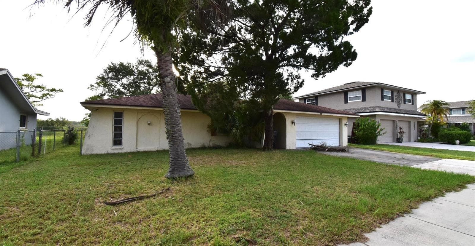 704 Lemonwood Dr photo 2