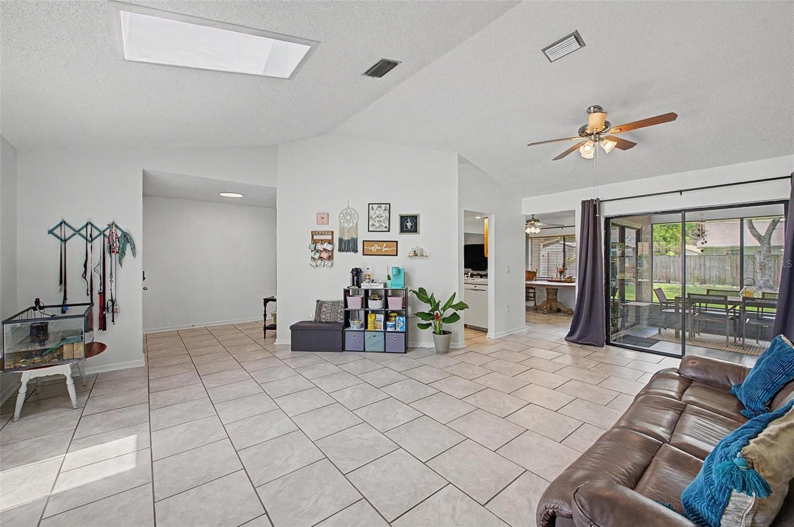 2028 Nobleton Ave photo 5
