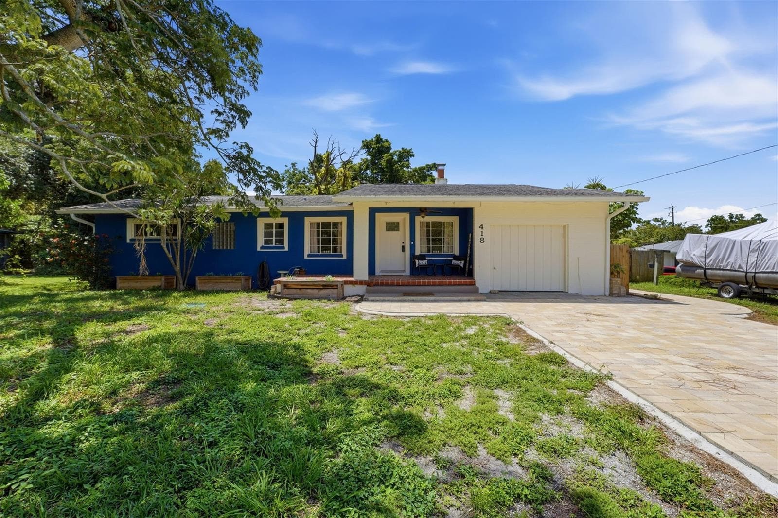 418 Edwards Dr photo 2