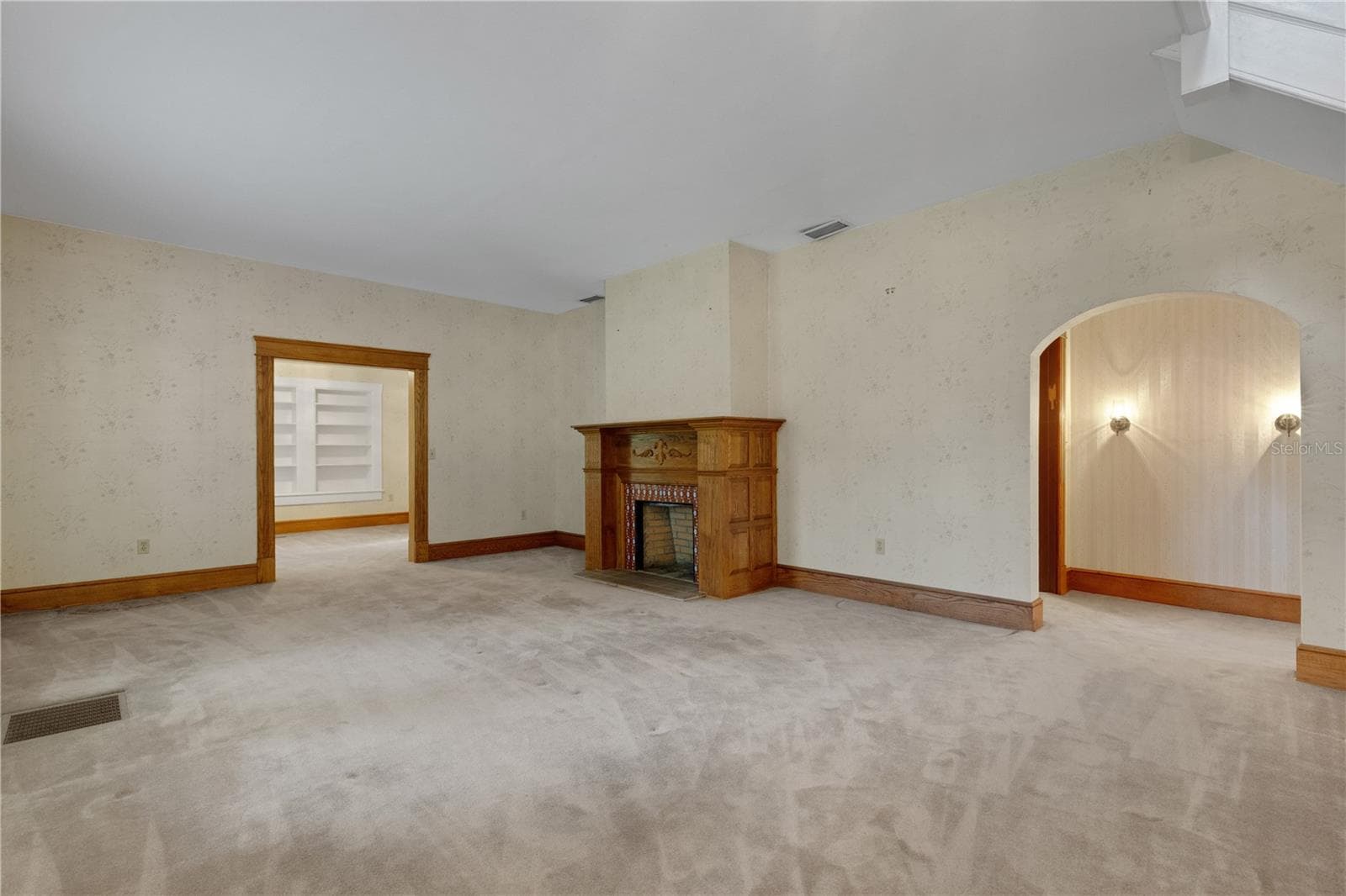 820 S Oak Ave photo 5