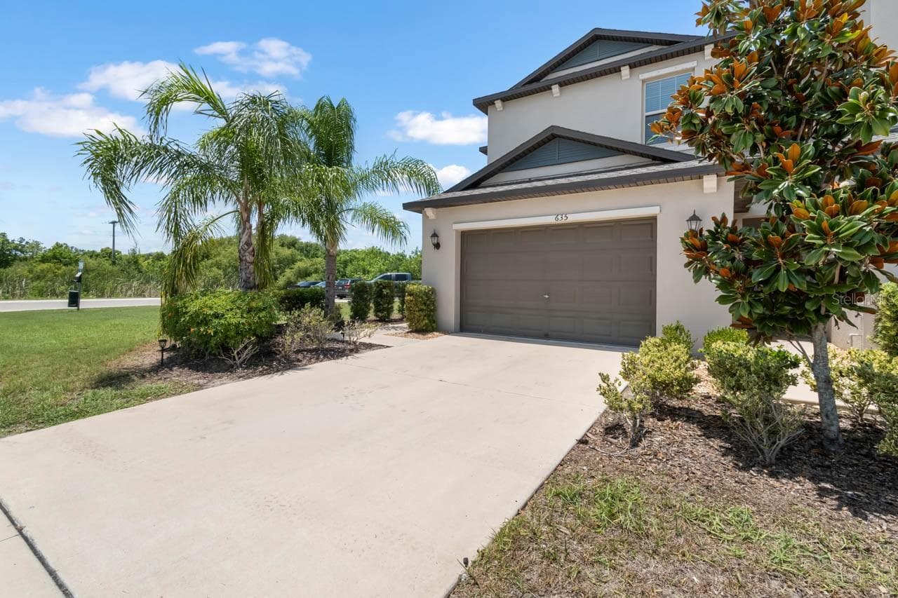 635 Royal Empress Dr photo 2