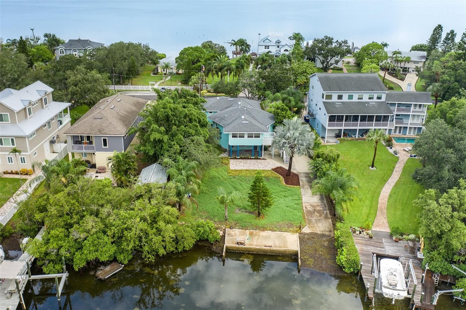 2030 Gulfview Dr photo 3