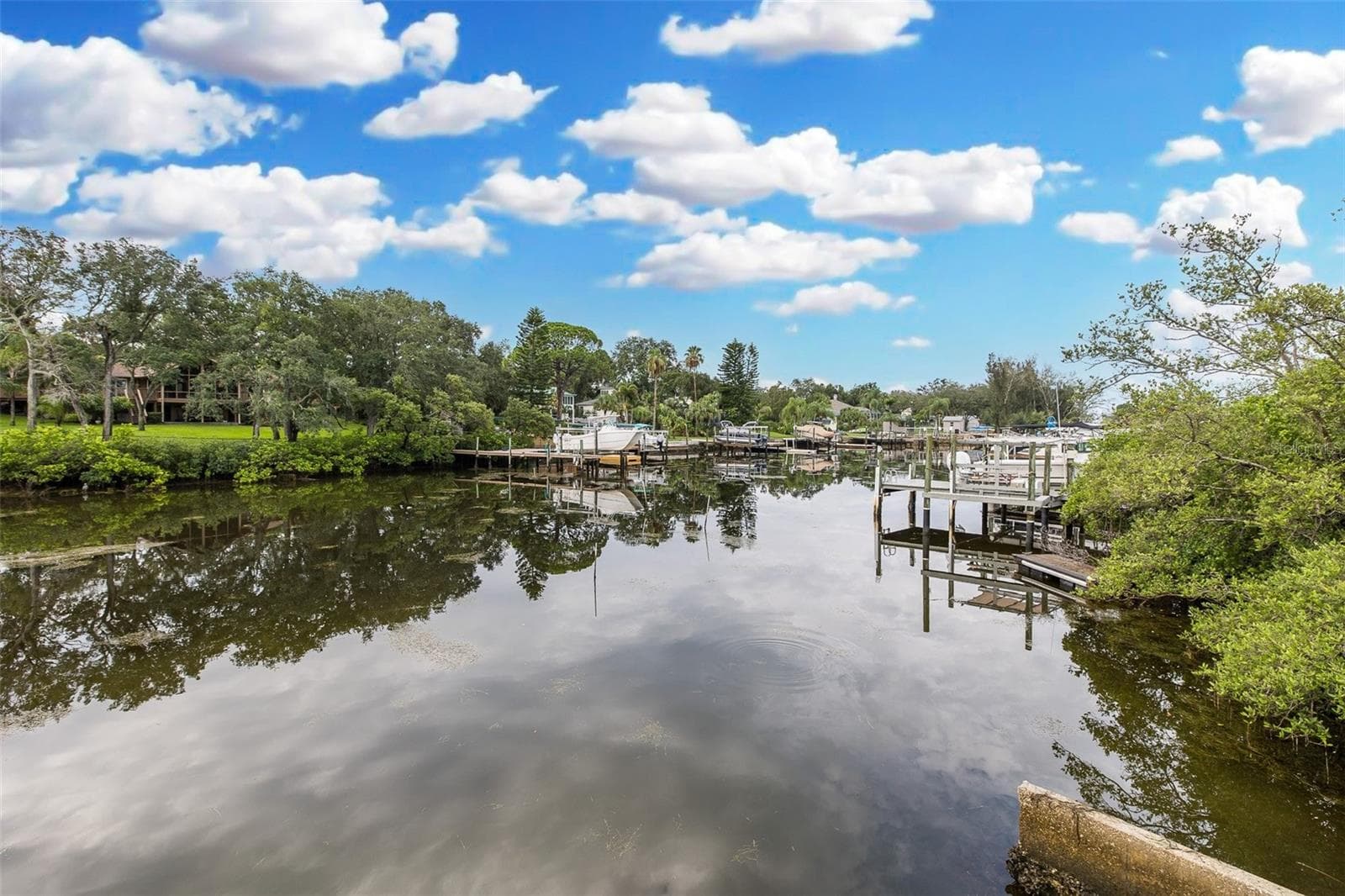 2030 Gulfview Dr photo 4