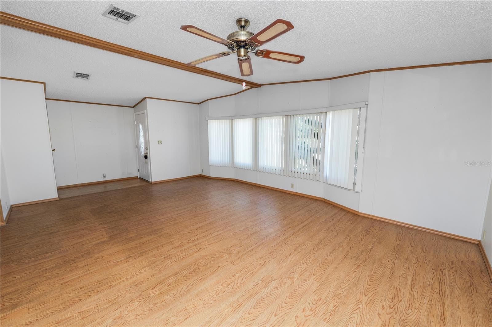 1706 Fox Hill Dr photo 2