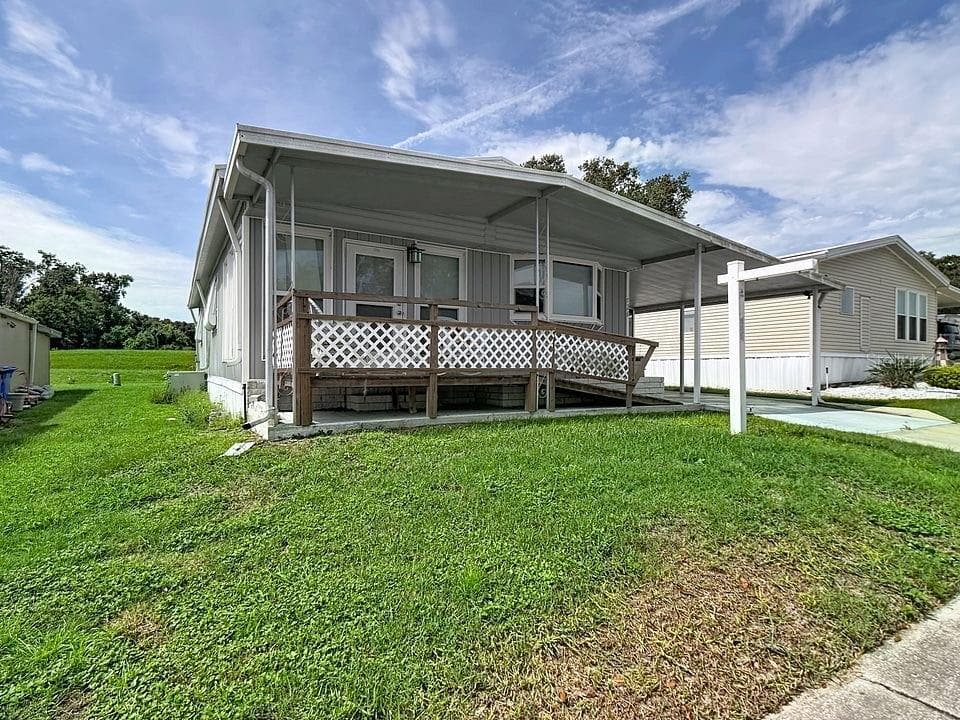 526 Cassandra Ln photo 2