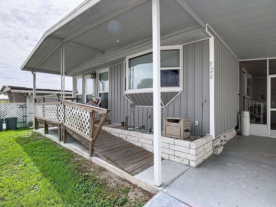 526 Cassandra Ln photo 3