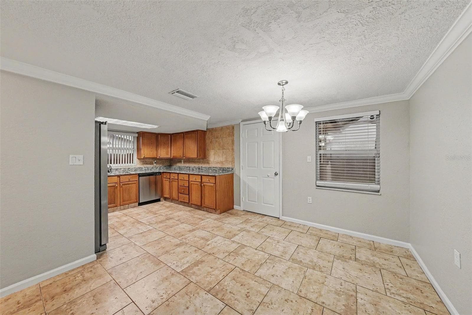 9135 Hunt Club Ln photo 2