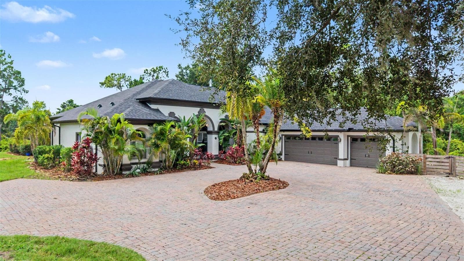 15532 Lake Grace Dr photo 2