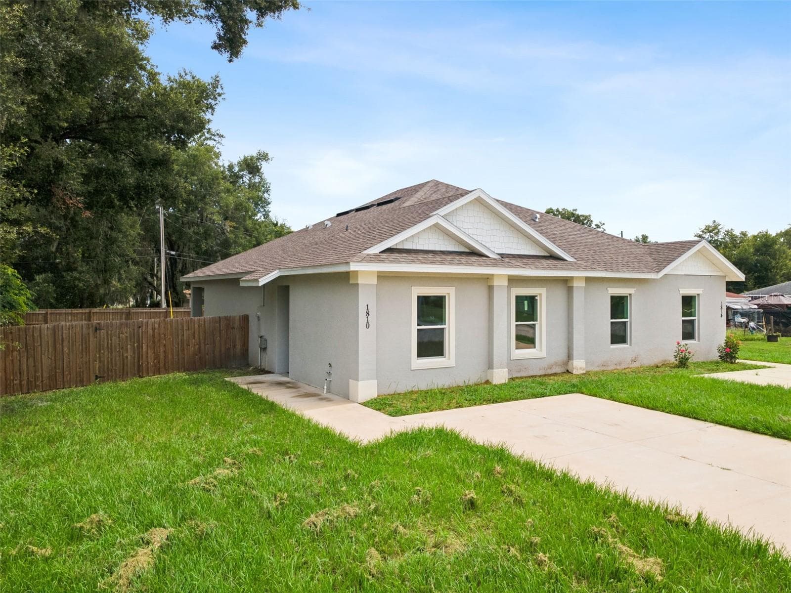 1810 Dunbar St photo 2