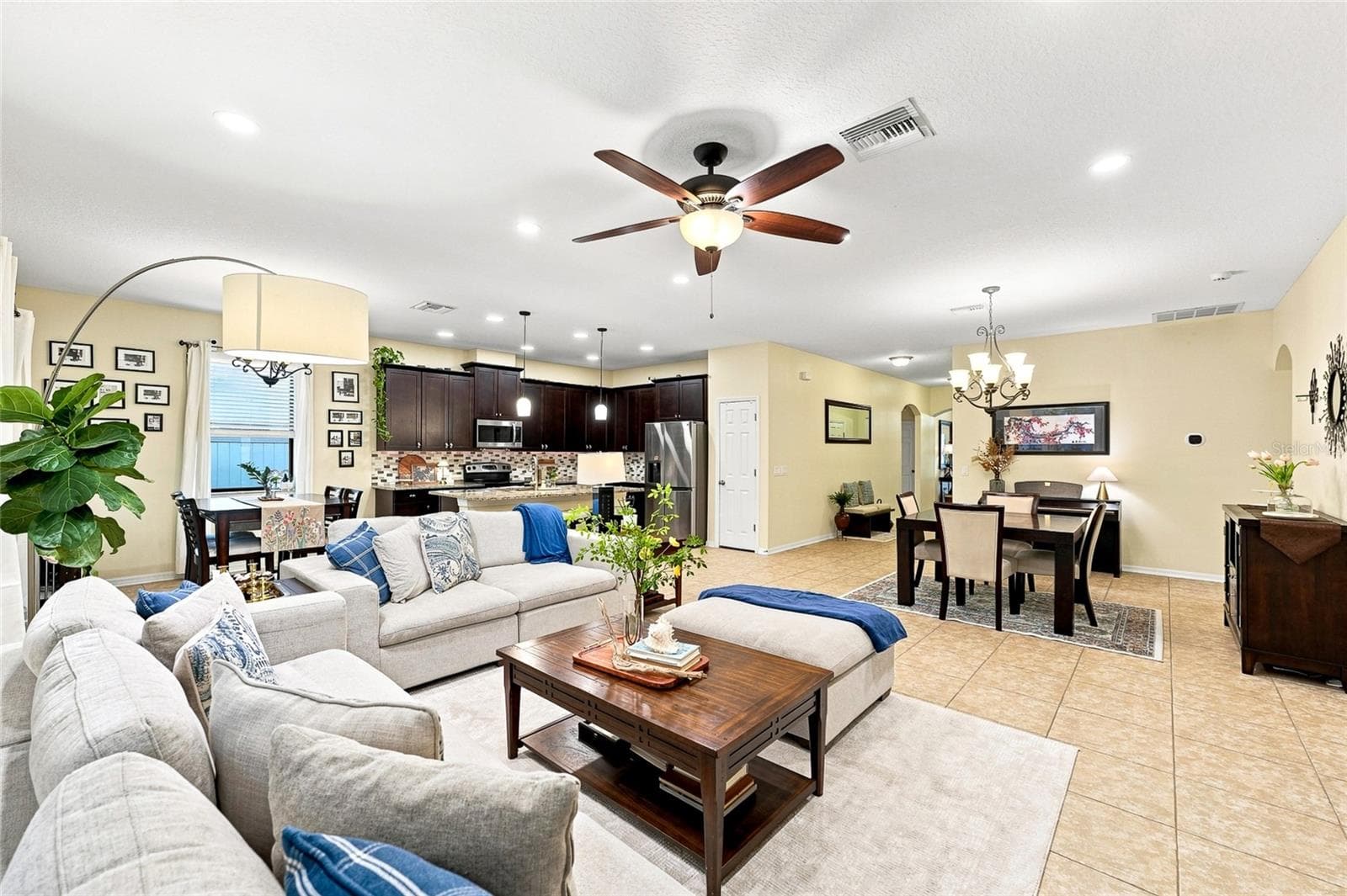 1008 Oakcrest Dr photo 5