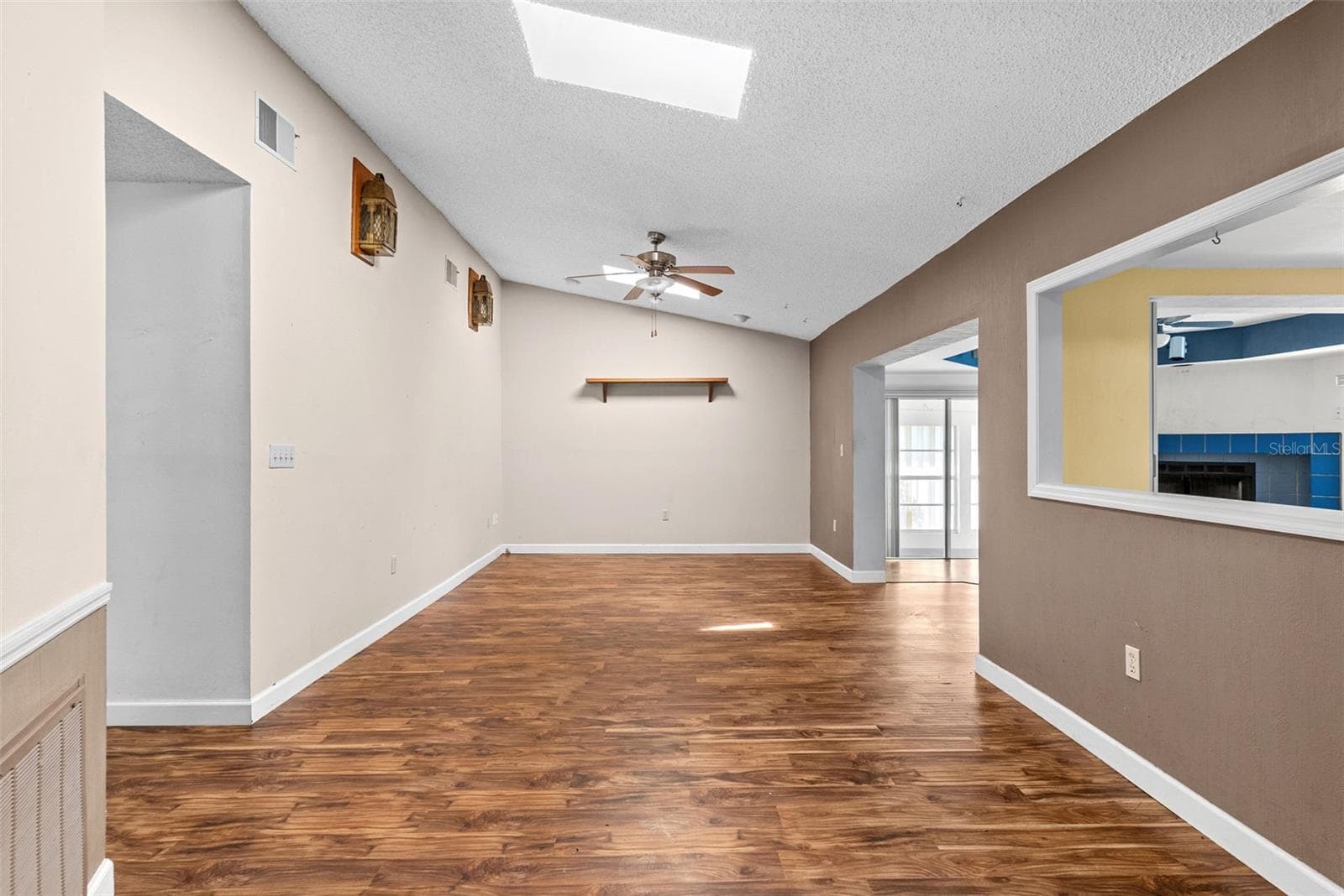 436 Manor Blvd photo 2