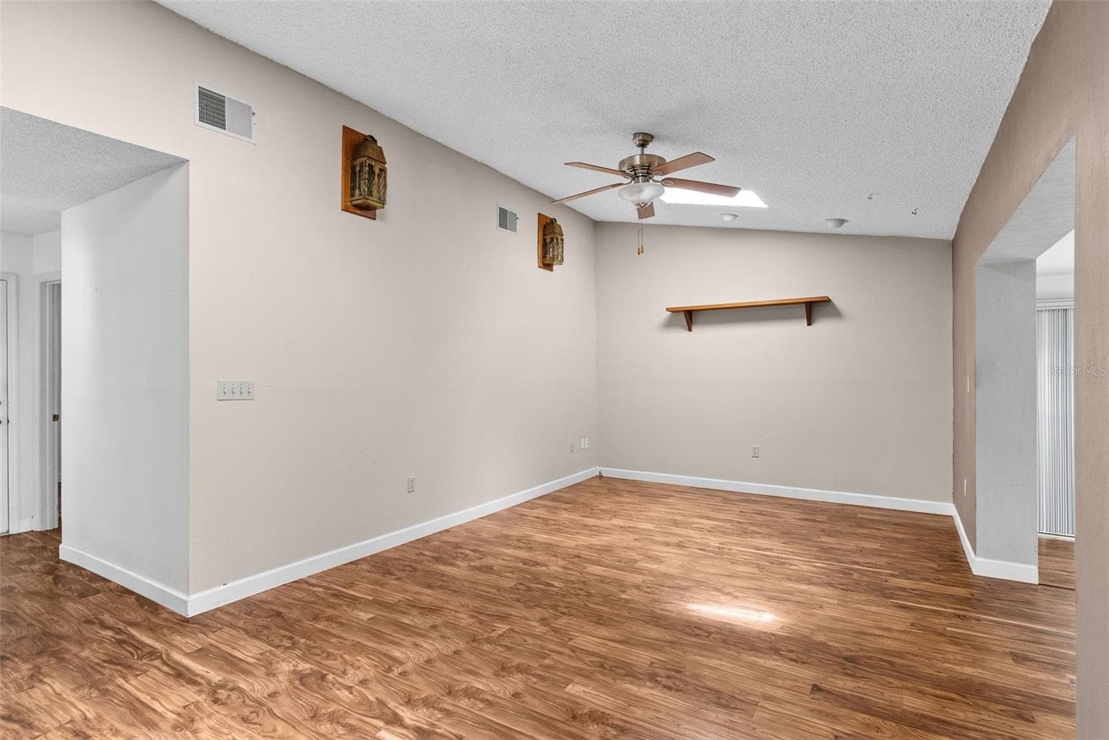 436 Manor Blvd photo 3