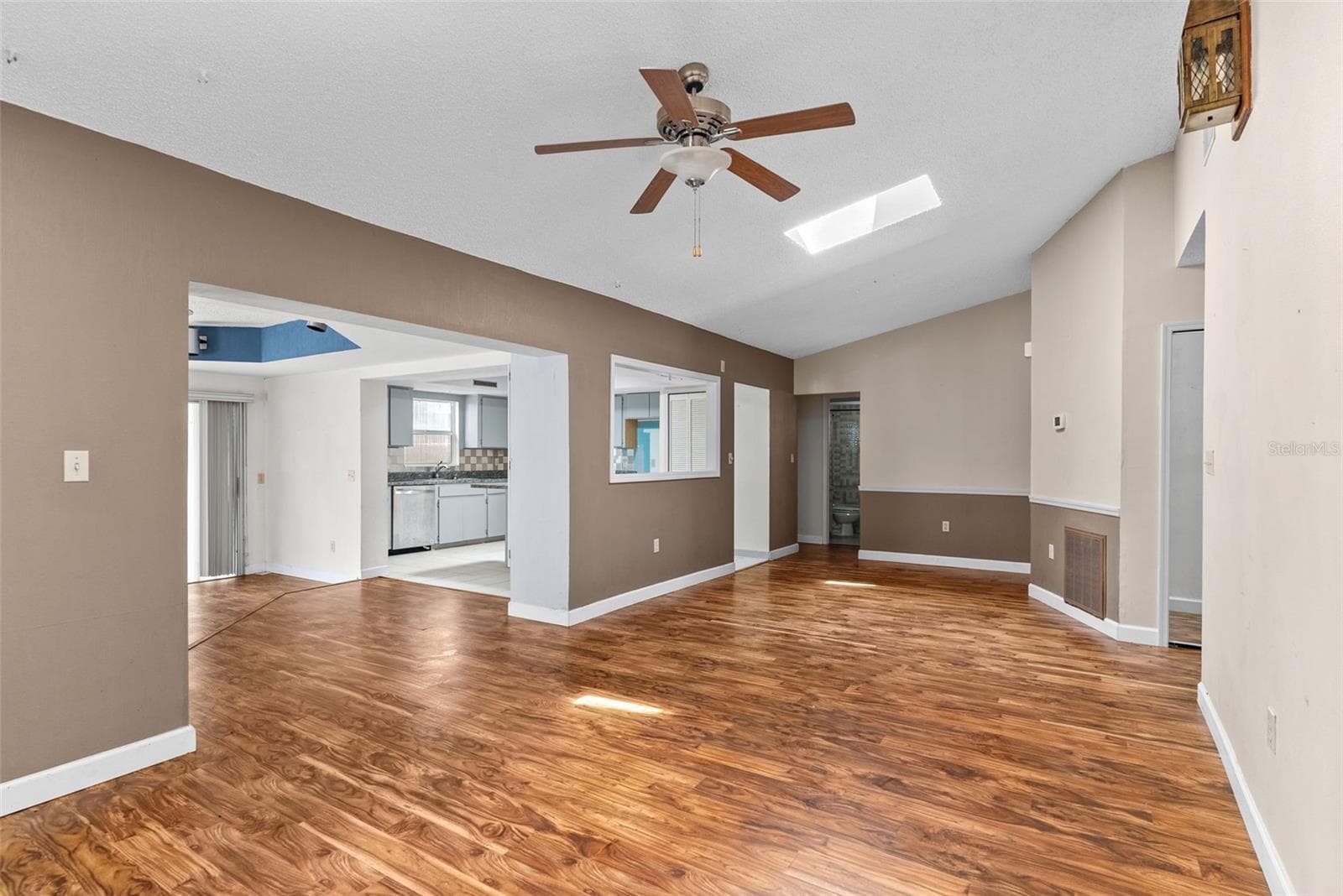 436 Manor Blvd photo 4